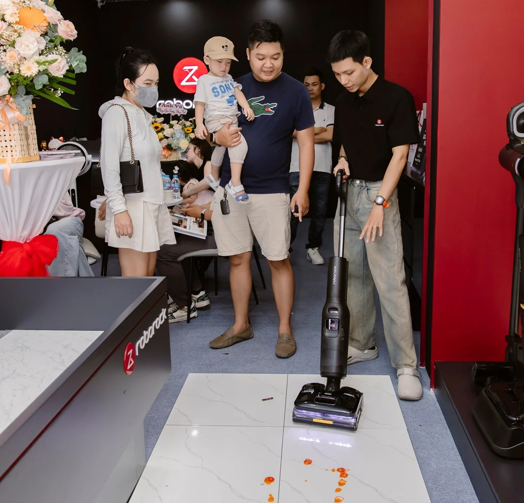 Roborock Authorized Store Cần Thơ chính thức khai trương, tăng trải nghiệm mua sắm cho khách hàng miền Tây 23 Khu demo hiện đại theo tiêu chuẩn quốc tế để bạn thoải mái dùng thử sản phẩm