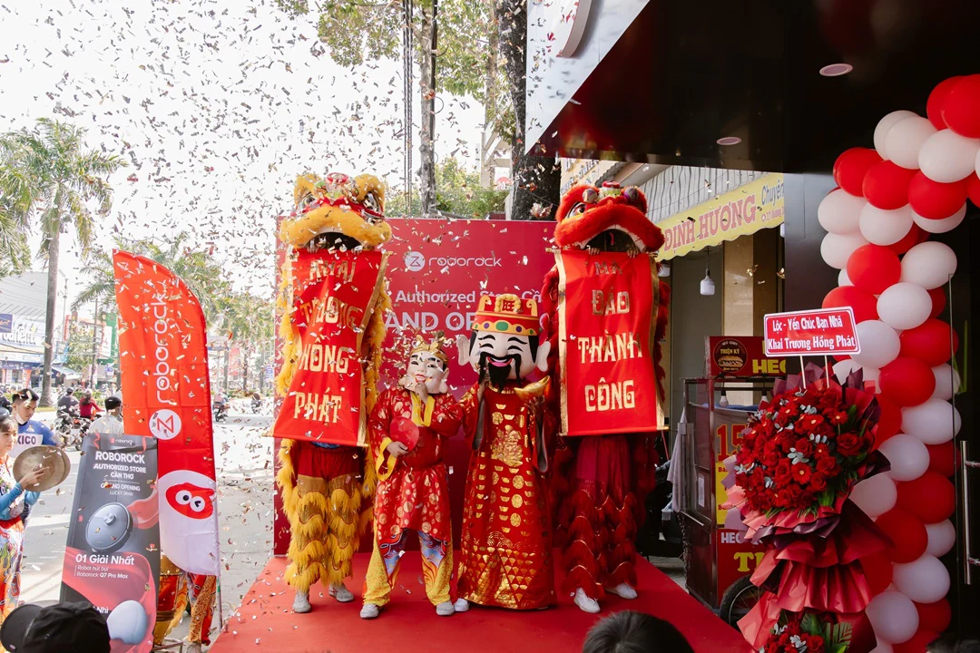 Roborock Authorized Store Cần Thơ chính thức khai trương, tăng trải nghiệm mua sắm cho khách hàng miền Tây 27 Sự kiện khai trương được tổ chức sôi động, thu hút nhiều người quan tâm