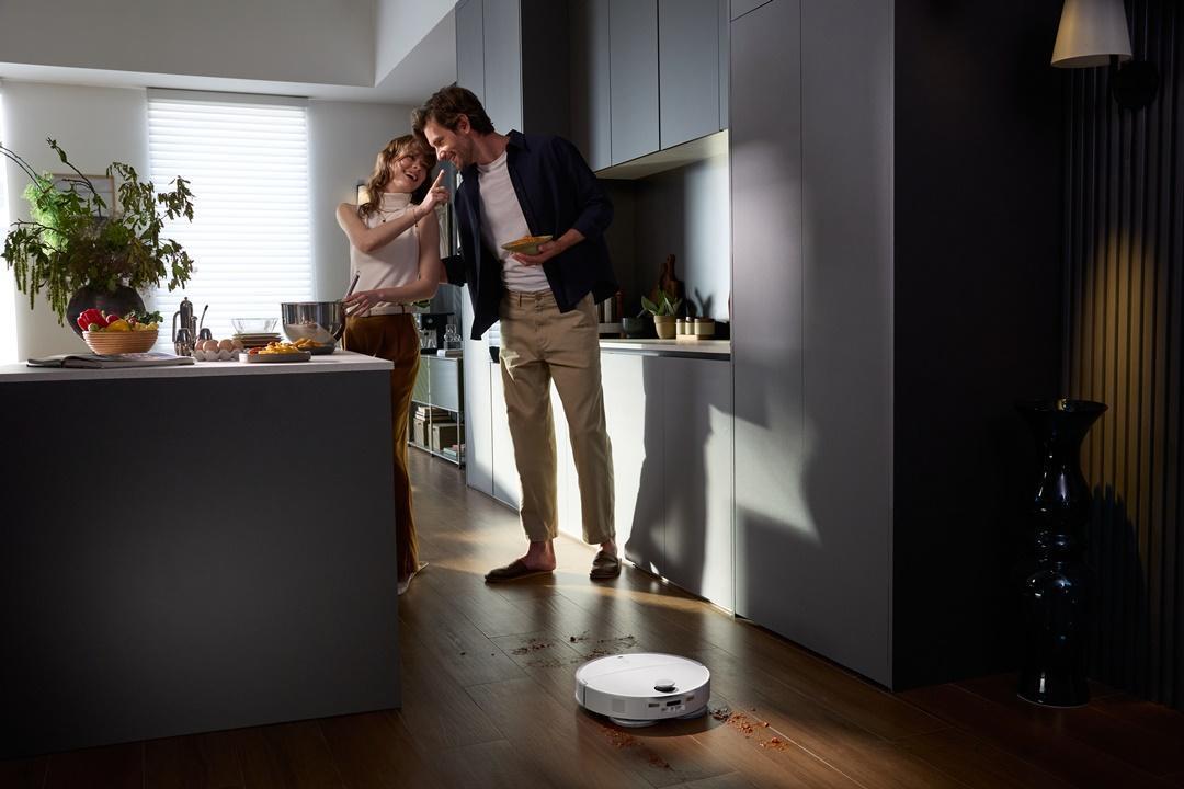 Nhà có thú cưng, tóc rụng nhiều, đi làm cả ngày — robot hút bụi nào không cần trông? 25 Nguoi ban ron nen su dung robot hut bui nao de tiet kiem nhieu thoi gian 3